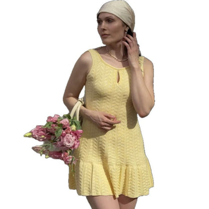 Damen Strickkleid mit Ausschnitt und Rüschensaum