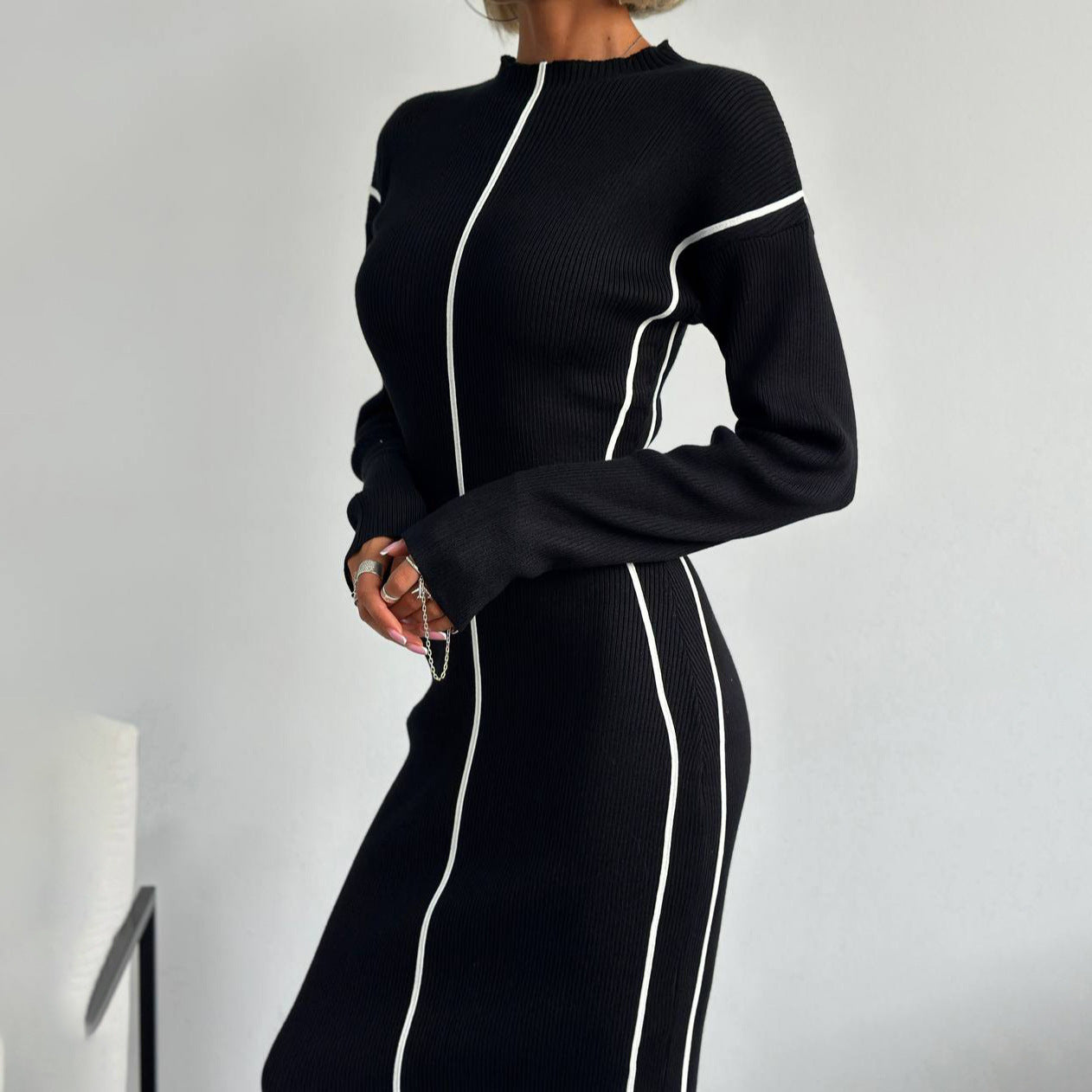 Damen Strickkleid Figurbetont mit Kontrastnähten Eveloria - Eveloria
