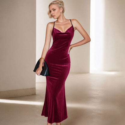 Damen Samt Maxikleid schmal Schnitt Spaghettiträger Eveloria