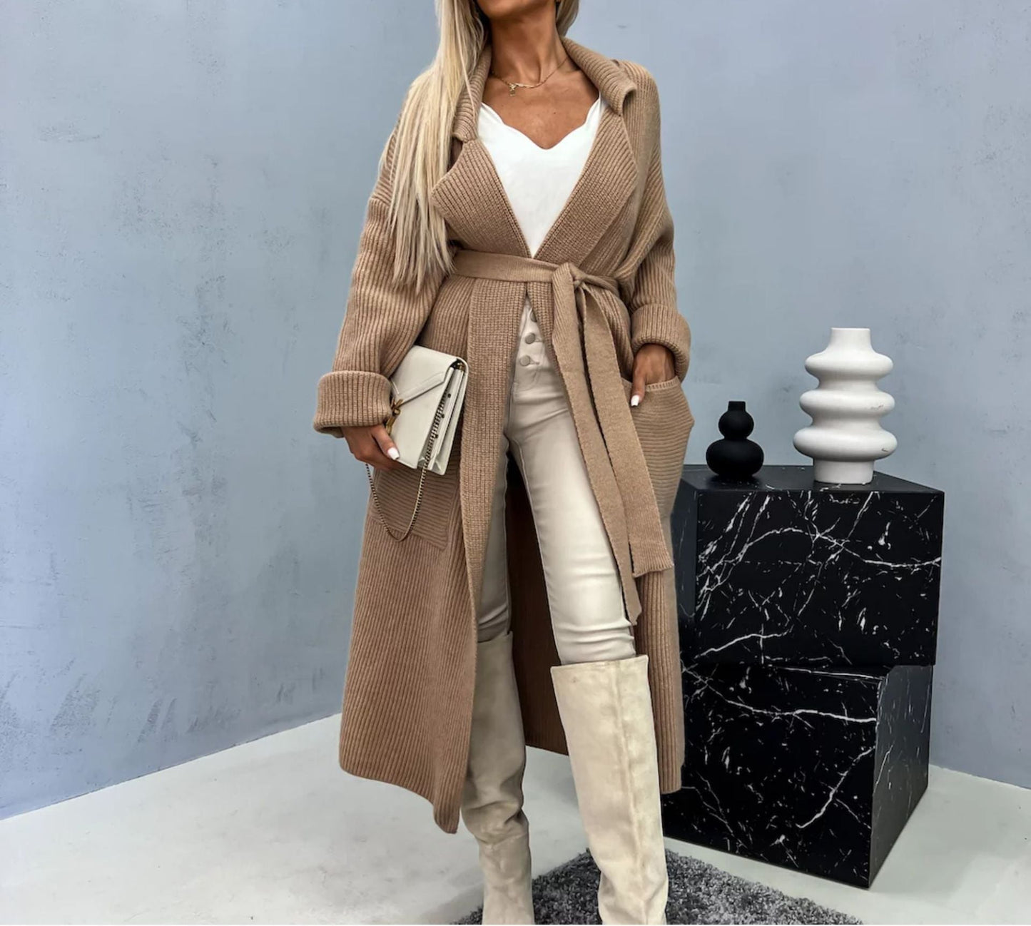 Damen Langstrickjacke mit Taschen und Gürtel Eveloria