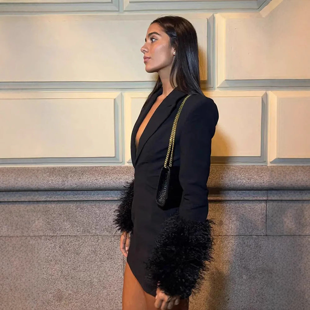Damen Minikleid mit tiefem Ausschnitt und Flausch-Details