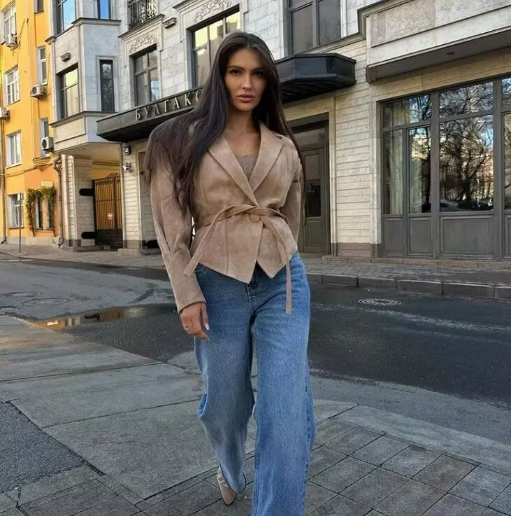 Damen Wildlederjacke mit Gürtel und Schulterdetails Eveloria