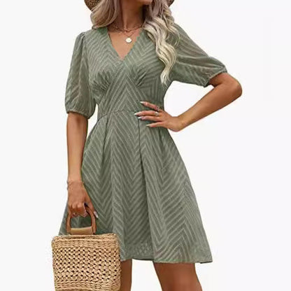 Damen Kleid mit gepufften Ärmeln und V-Ausschnitt Eveloria