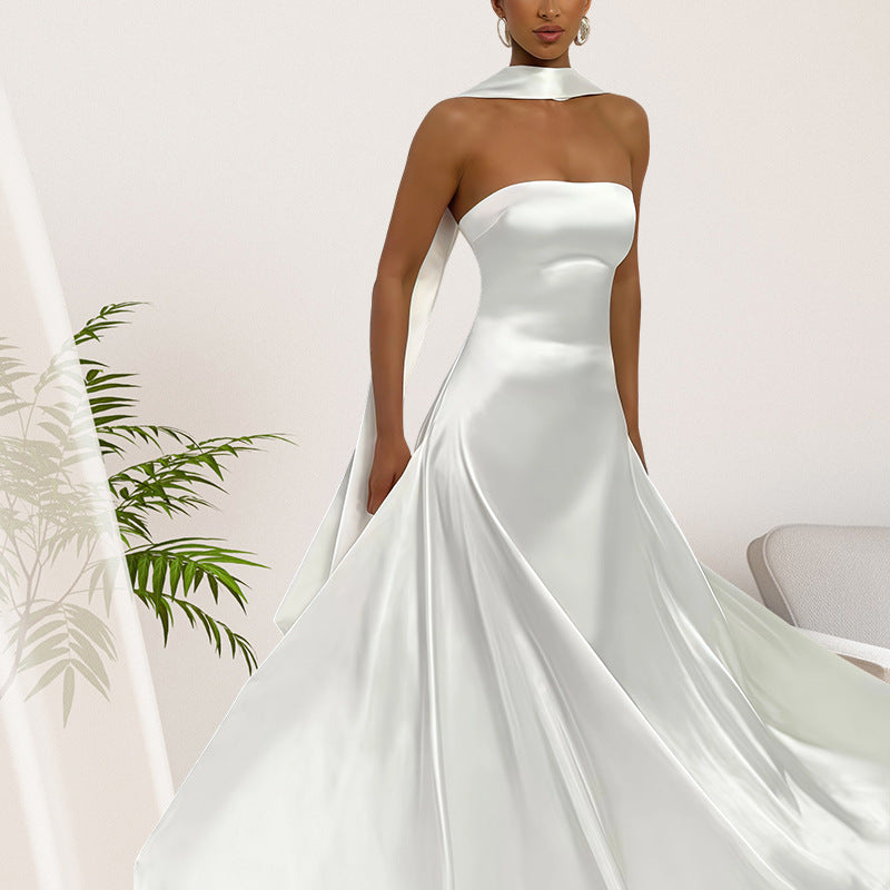 Damen Maxikleid Bandeau mit Halsschmuck und Satin