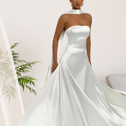 Damen Maxikleid Bandeau mit Halsschmuck und Satin