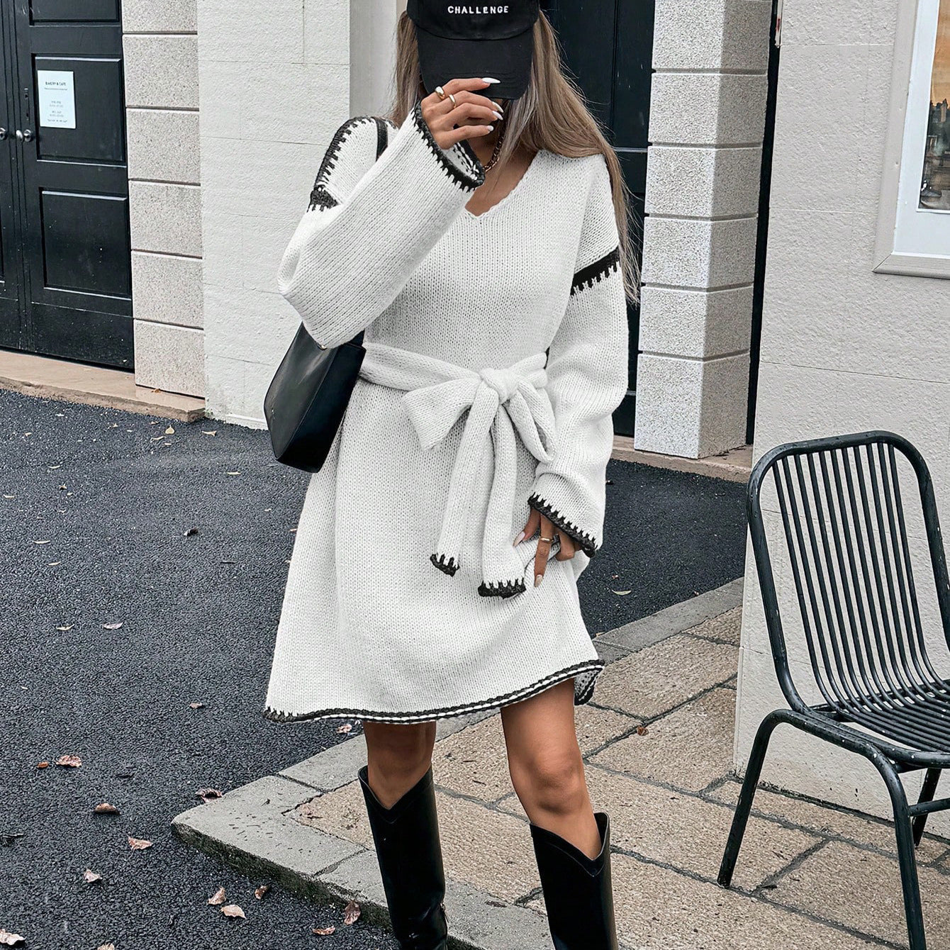 Damen Strickkleid mit Gürtel und V-Ausschnitt