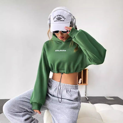 Damen Cropped Hoodie Gestickter Schriftzug Kordelzug Schwarz Eveloria - Eveloria