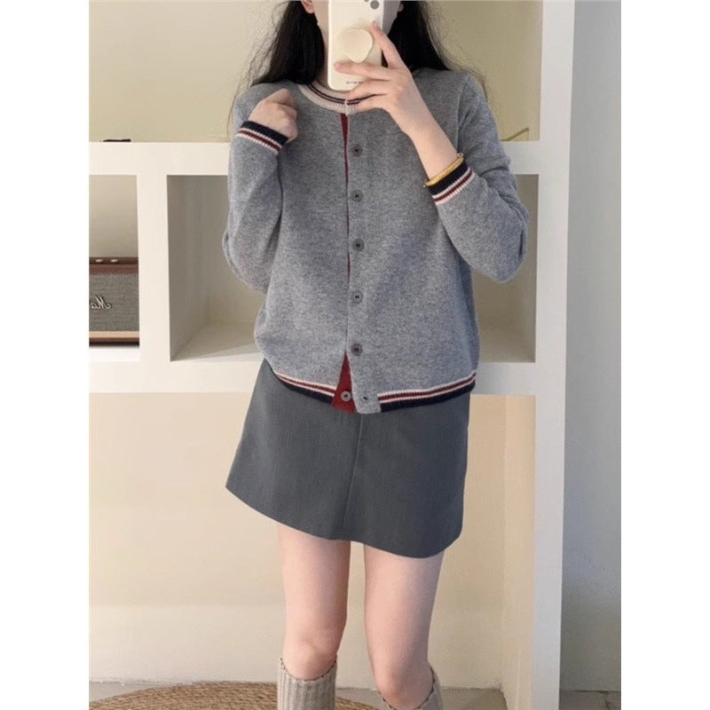 Damen Strickjacke Kontrastbündchen Knopfdetails Eveloria