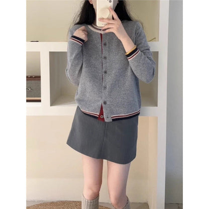 Damen Strickjacke Kontrastbündchen Knopfdetails Eveloria