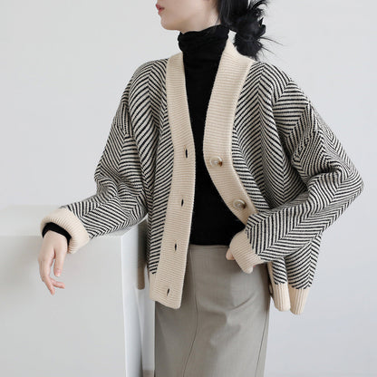 Damen Strickjacke Chevron-Muster Elegante Knöpfe Beige - Eveloria