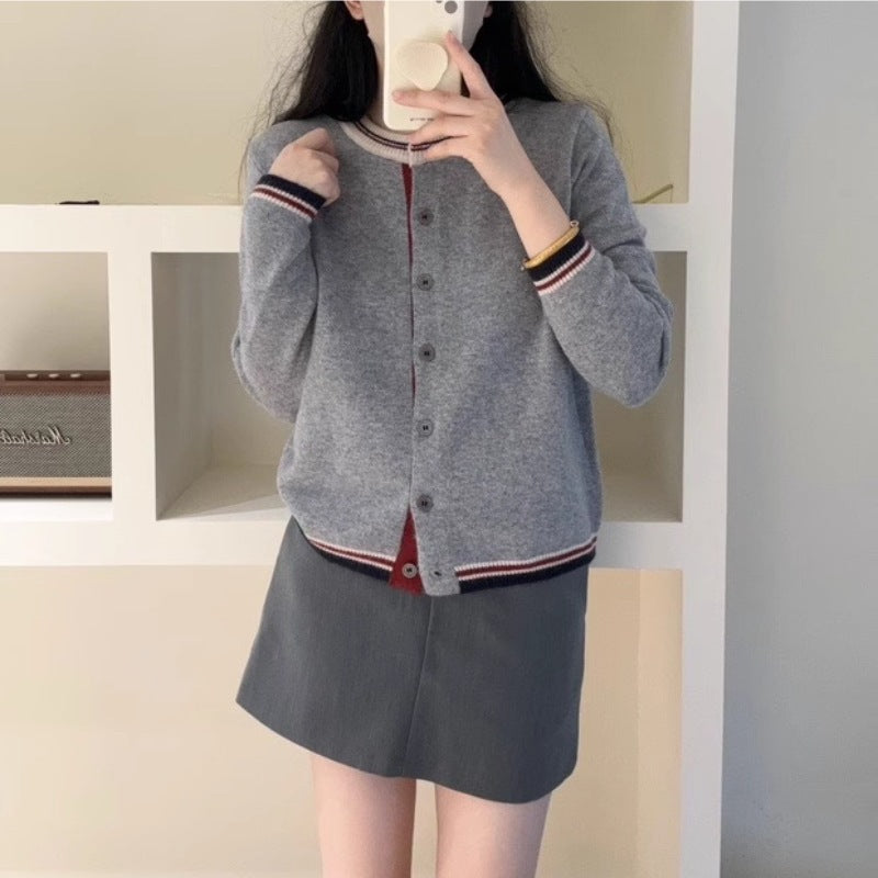 Damen Strickjacke Kontrastbündchen Knopfdetails Eveloria