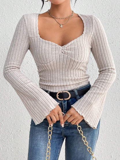 Damen Langarmshirt V-Ausschnitt Rüschen Details Eveloria