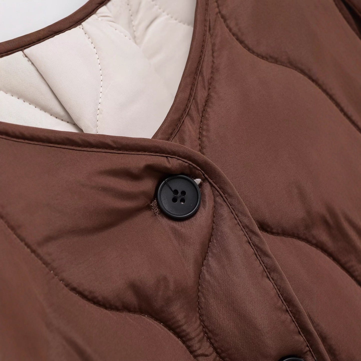 Damen Steppjacke Modern Knopfdetails Eveloria