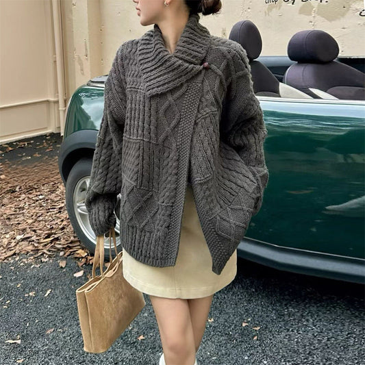 Damen Grobstrickjacke Hochkragen Zopfmuster Schwarz Eveloria - Eveloria