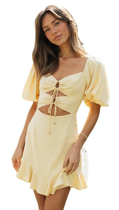 Damen Minikleid Cut-Out Rüschensaum Schnürdetail Eveloria