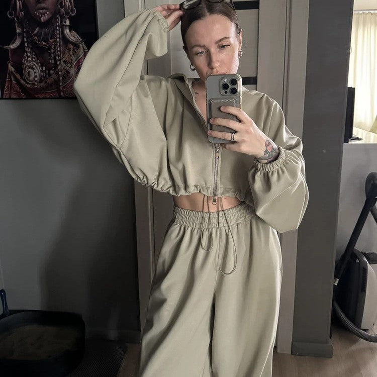 Damen Hoodie Set mit Cropped Hoodie und weiter Hose Eveloria