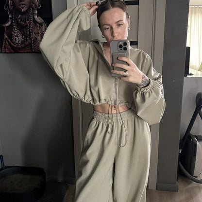 Damen Hoodie Set mit Cropped Hoodie und weiter Hose Eveloria