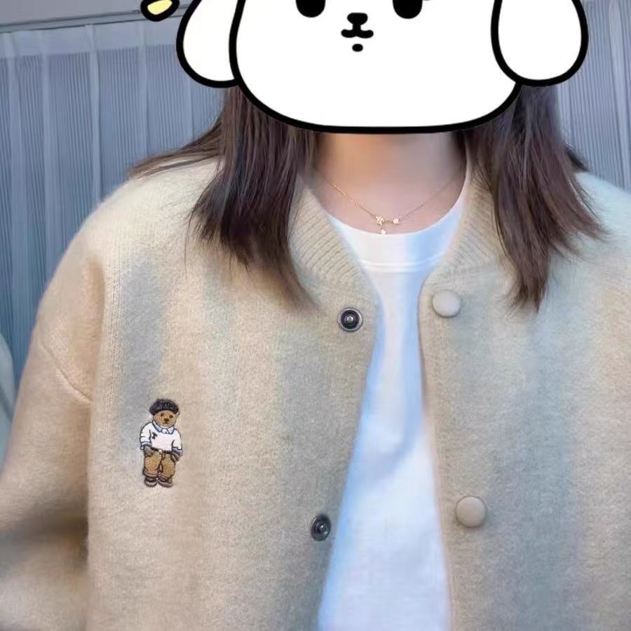 Damen Strickjacke mit Knöpfen und Bärenstickerei Beige