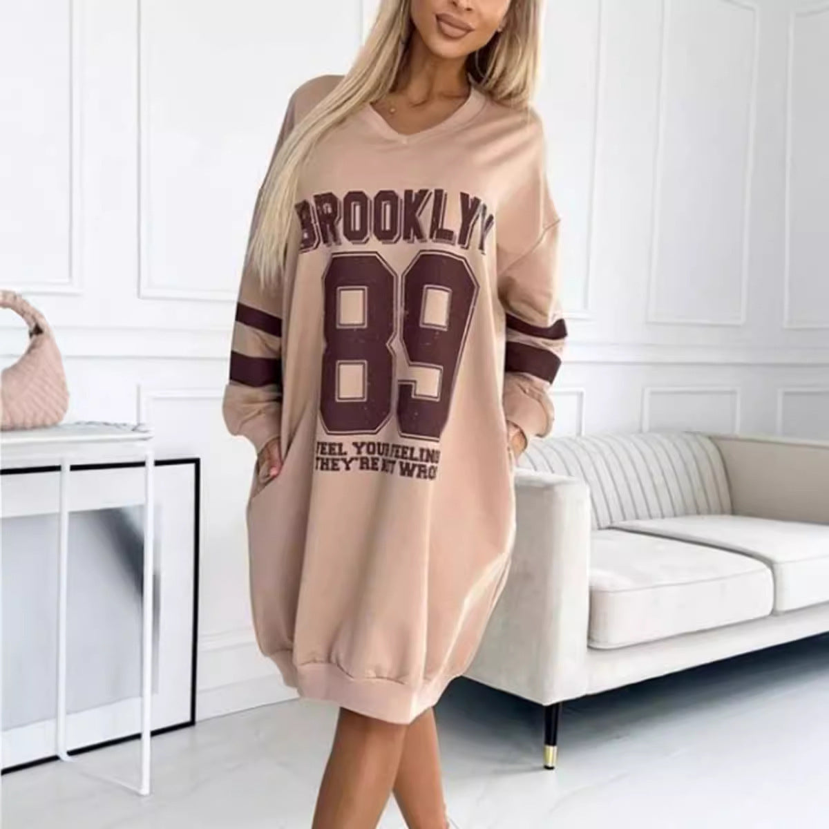 Damen Oversized Kleid mit Grafikdruck V-Ausschnitt Eveloria