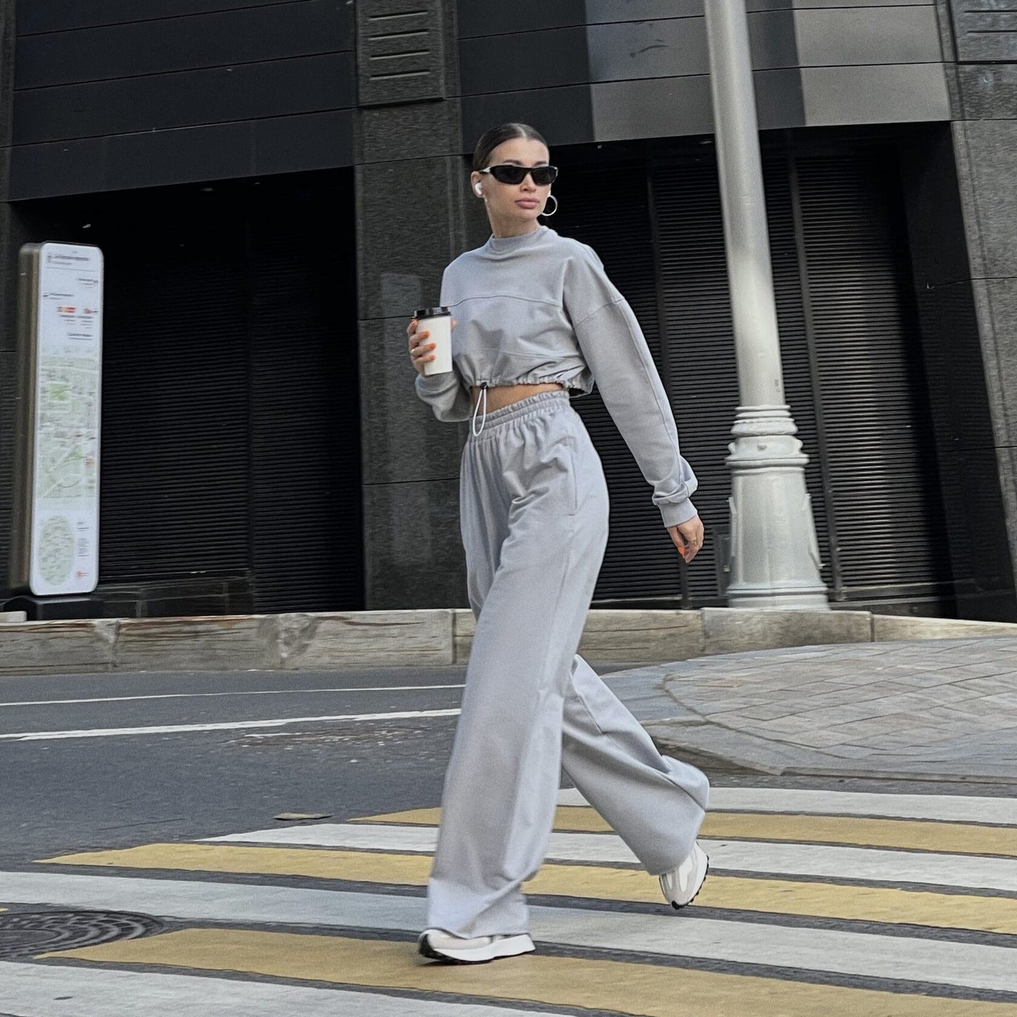 Damen Cropped Sweatshirt Set mit weiter Hose Eveloria