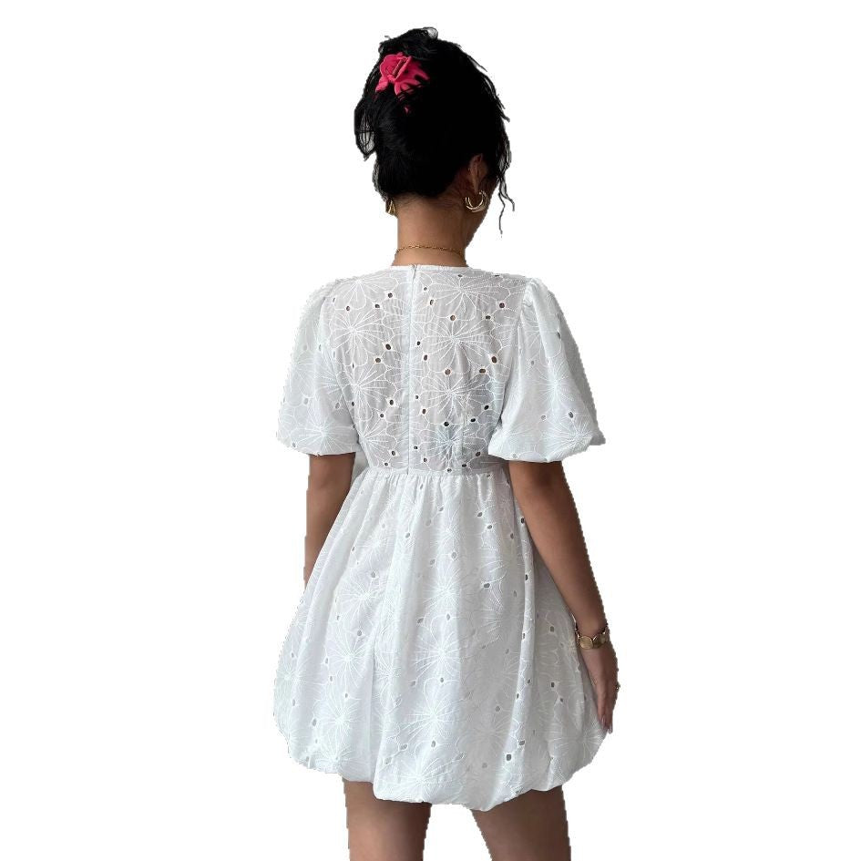 Damen Minikleid Florales Lochdesign V-Ausschnitt