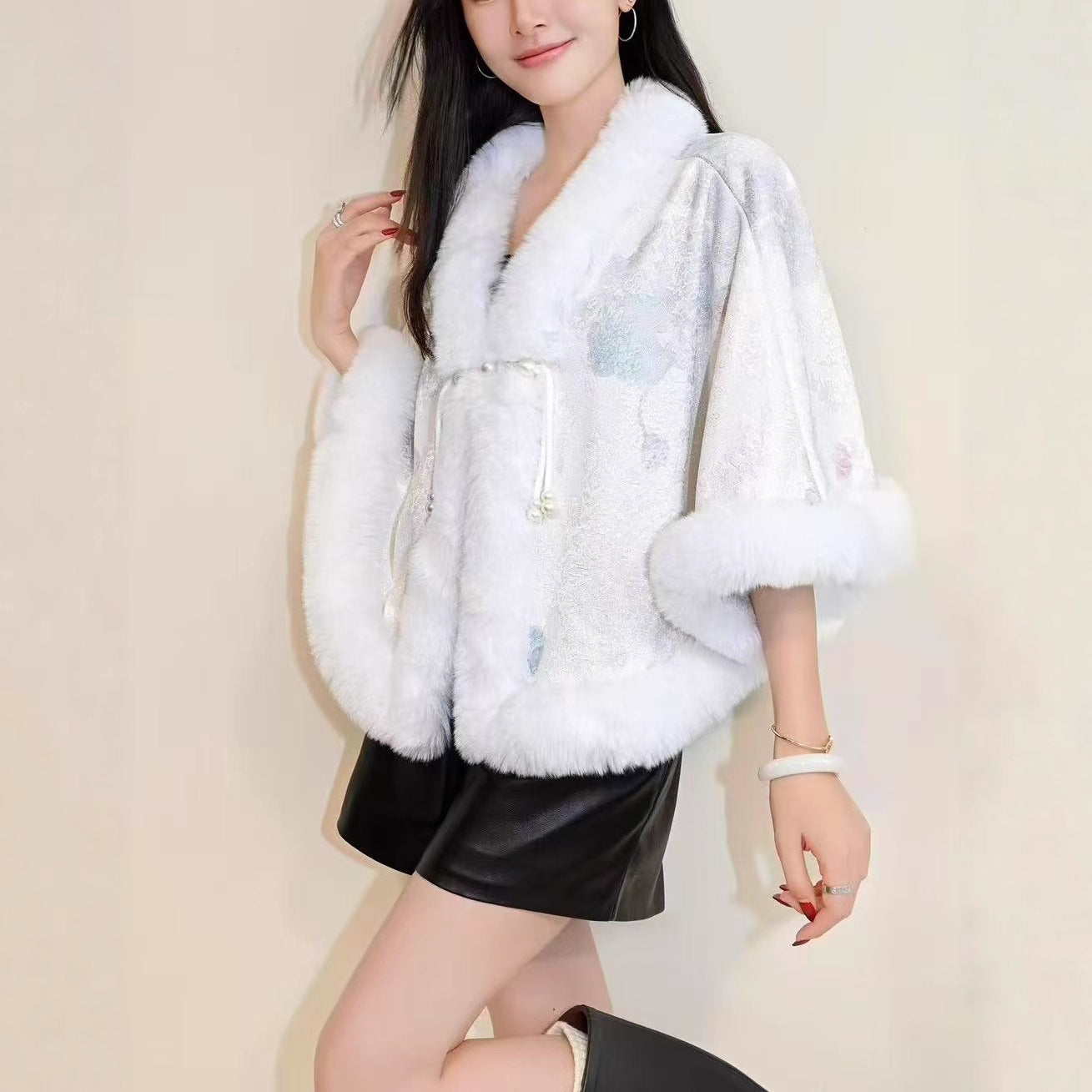 Damen Kuscheljacke mit Fellkragen Eveloria - Eveloria