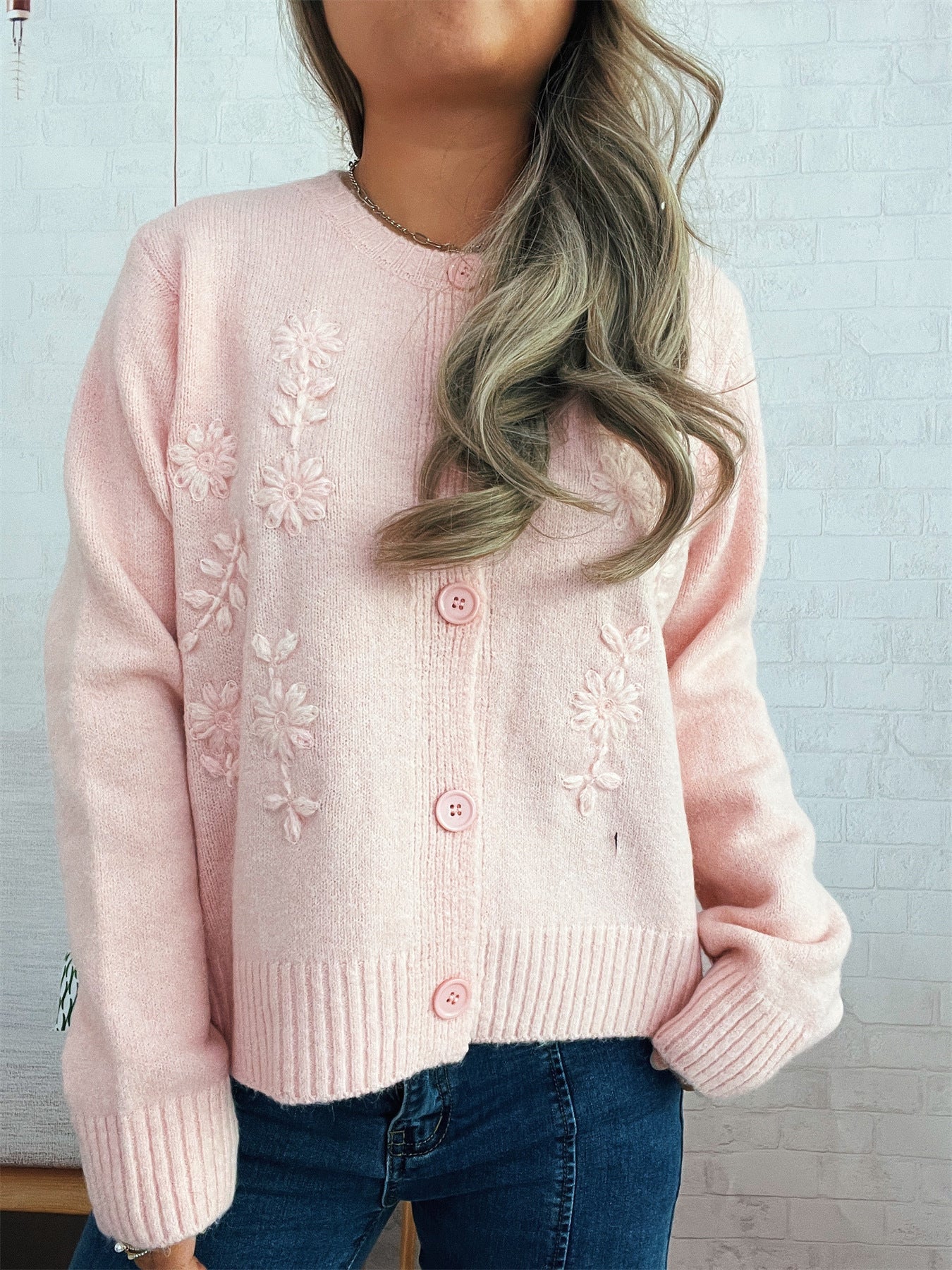 Damen Strickcardigan locker mit Blumenapplikationen und Knöpfen