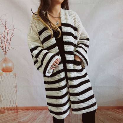 Damen Strickjacke mit Streifenmuster und weiten Ärmeln