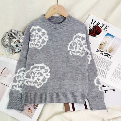 Damenpullover mit Blumenapplikationen und Perlenverzierungen