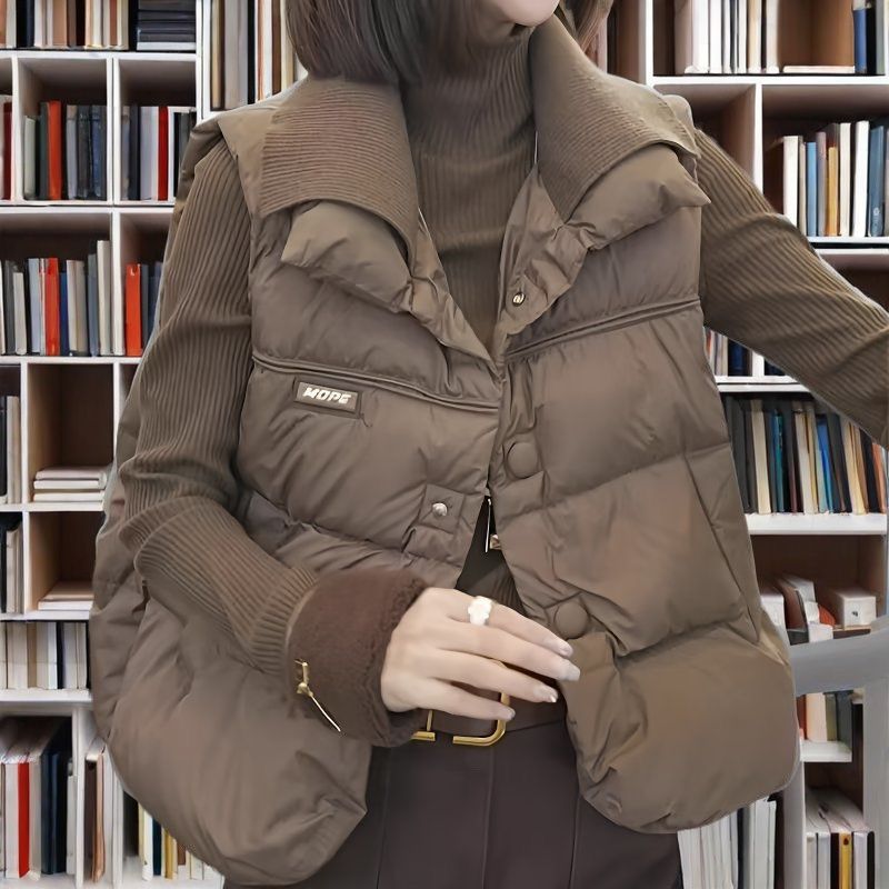 Damenmodische Weste mit Kapuze und Knöpfen Eveloria - Eveloria