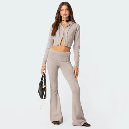 Damen Strickanzug mit Cropped Hoodie und weiten Hosen Eveloria
