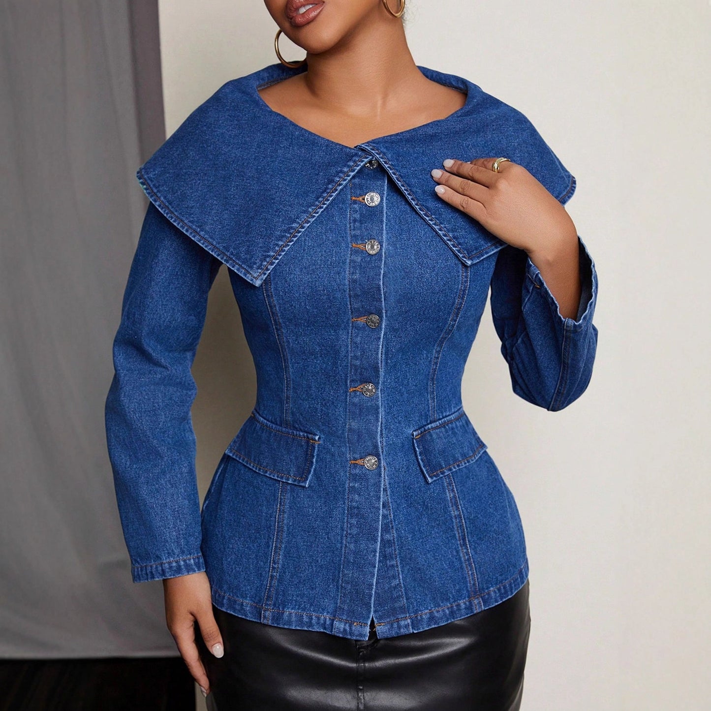 Damen Denim-Blazerjacke Weiter Kragen Praktische Taschen Blau Eveloria