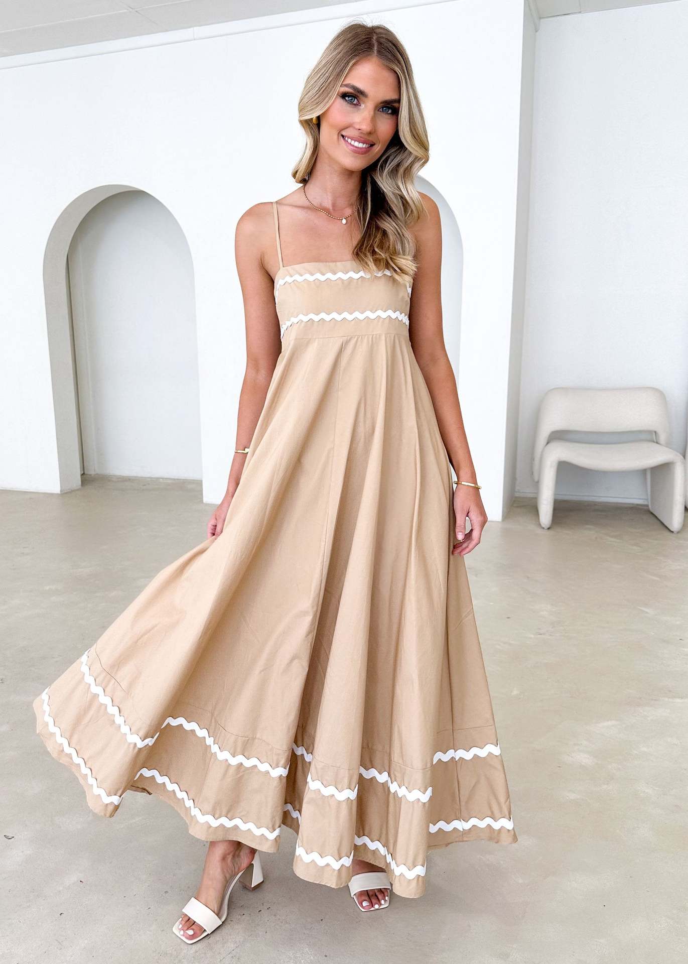 Damen Maxikleid A-Linie Sommer Raffinierte Zierborten Eveloria