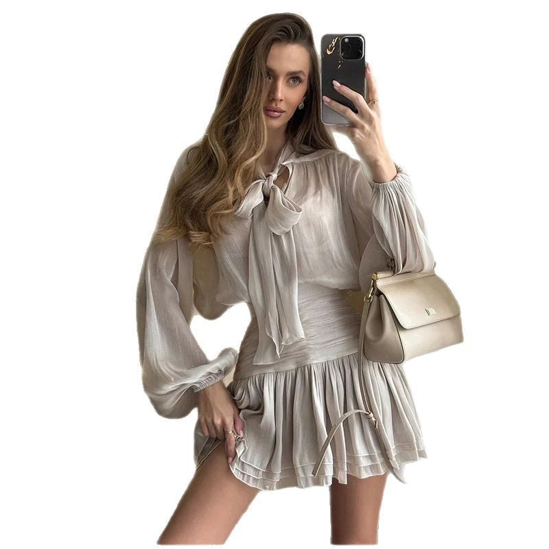 Damen Mini-Kleid mit Schluppenkragen Eveloria