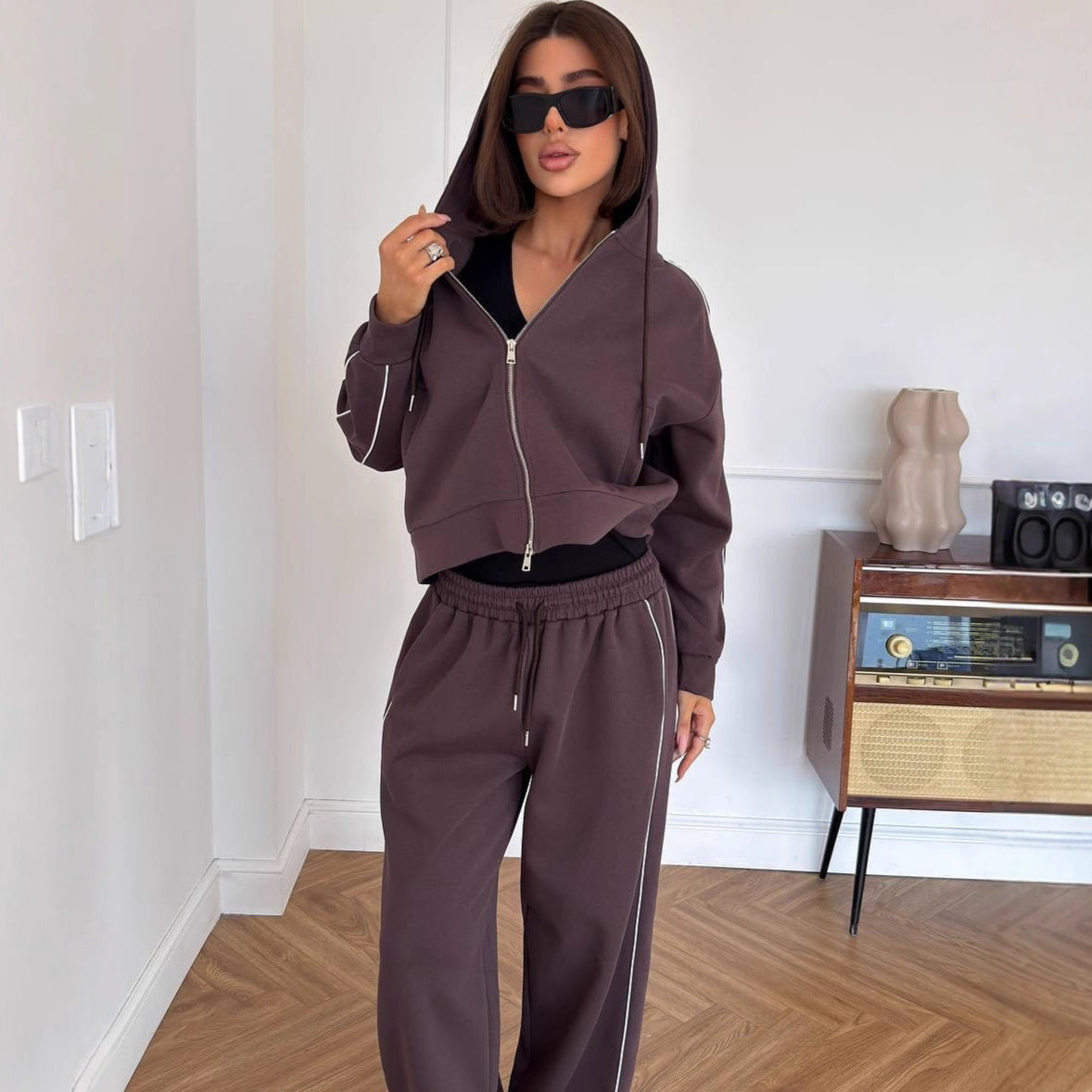 Damen Sportliches Jogging-Set mit Kapuze und Streifen