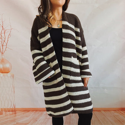 Damen Strickjacke mit Streifenmuster und weiten Ärmeln