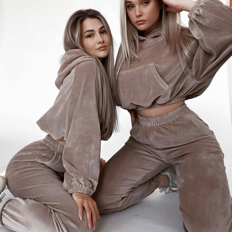 Damen Velours Loungewear-Set mit Cropped Hoodie und elastischer Hose - Eveloria