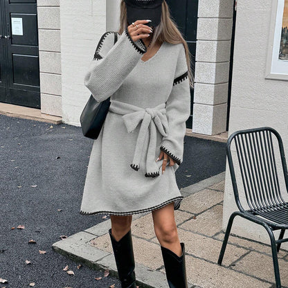 Damen Strickkleid mit Gürtel und V-Ausschnitt