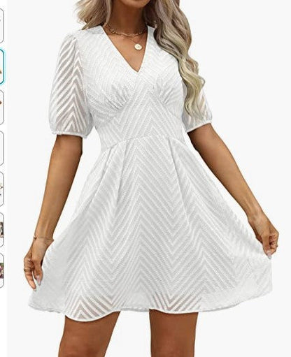 Damen Kleid mit gepufften Ärmeln und V-Ausschnitt Eveloria