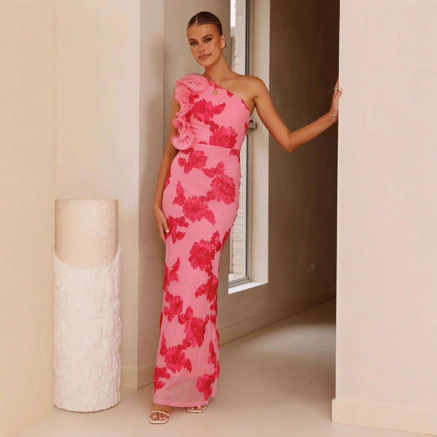 Damen Abendkleid Asymmetrischer Träger Florale Applikationen Eveloria