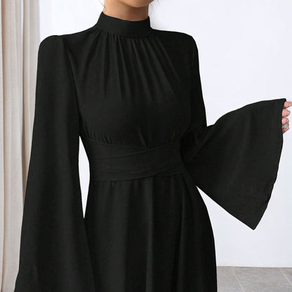 Damen Maxikleid mit schwingenden Ärmeln und hohem Kragen Eveloria