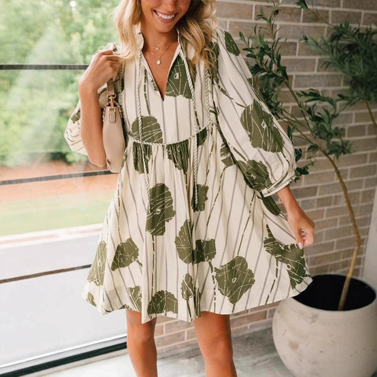 Damen Sommerkleid V-Ausschnitt stilvolles Print Minikleid