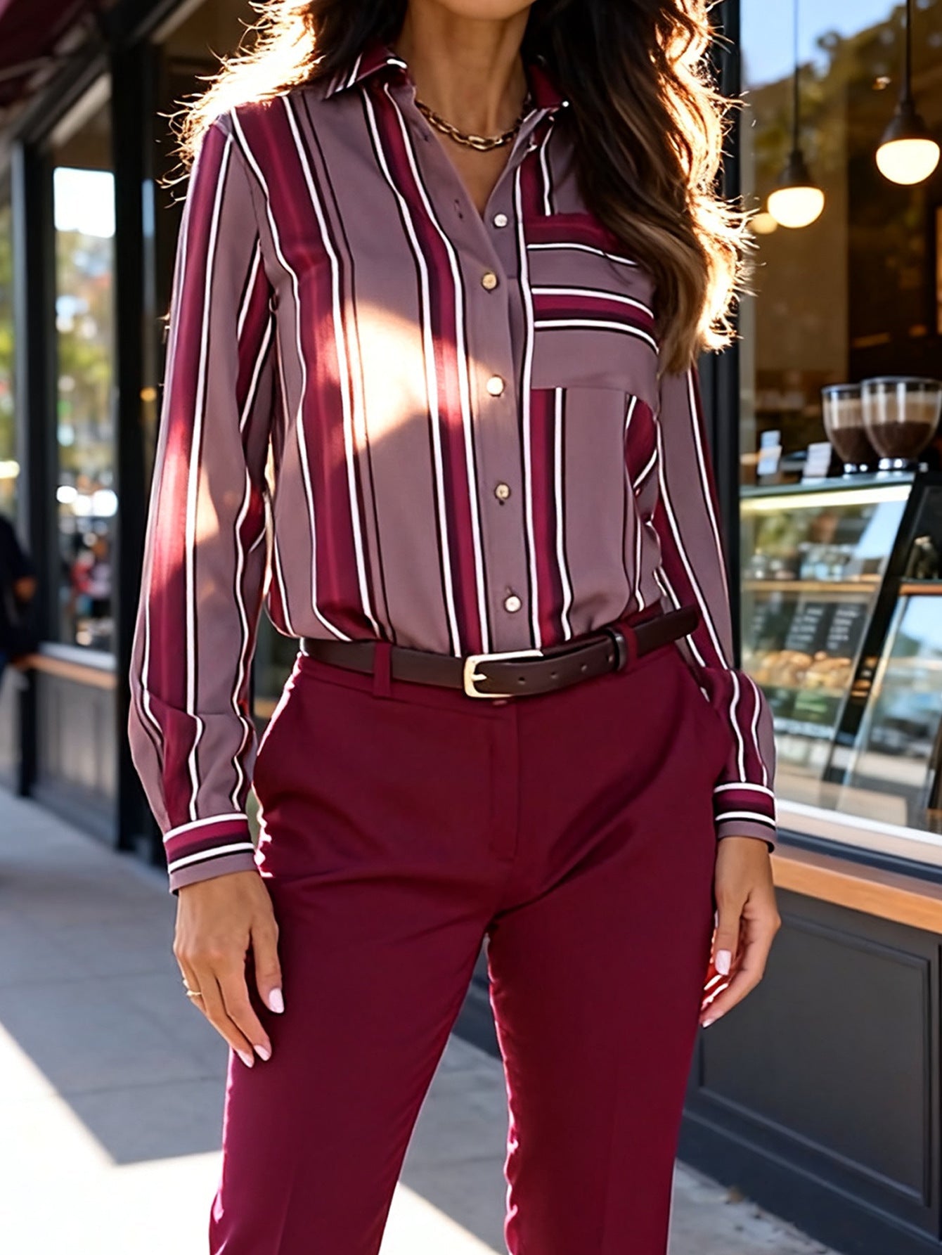 Damen Bluse mit feinen Streifen und klassischem Kragen Elegant
