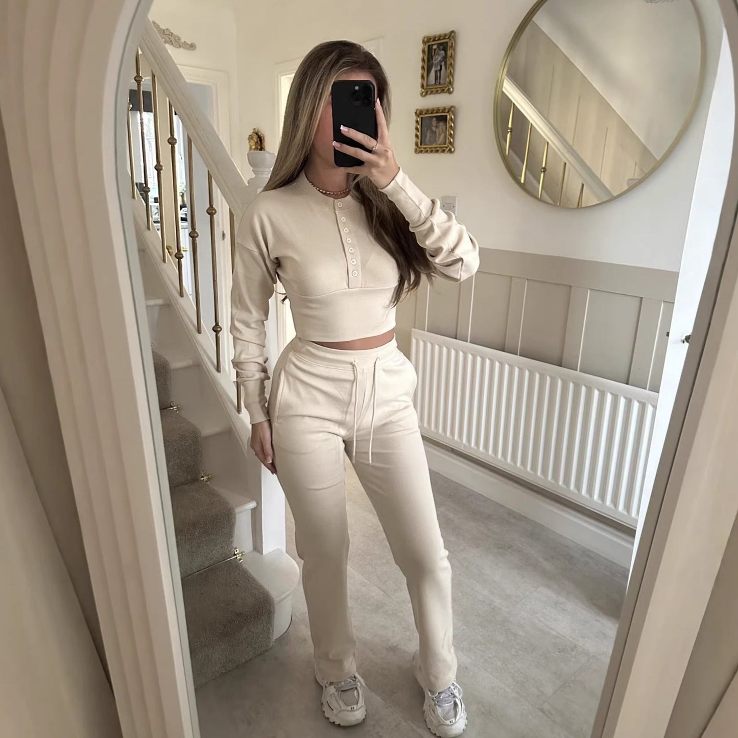 Damen Freizeit-Set Cropped Sweatshirt Jogginghose Beige - Eveloria