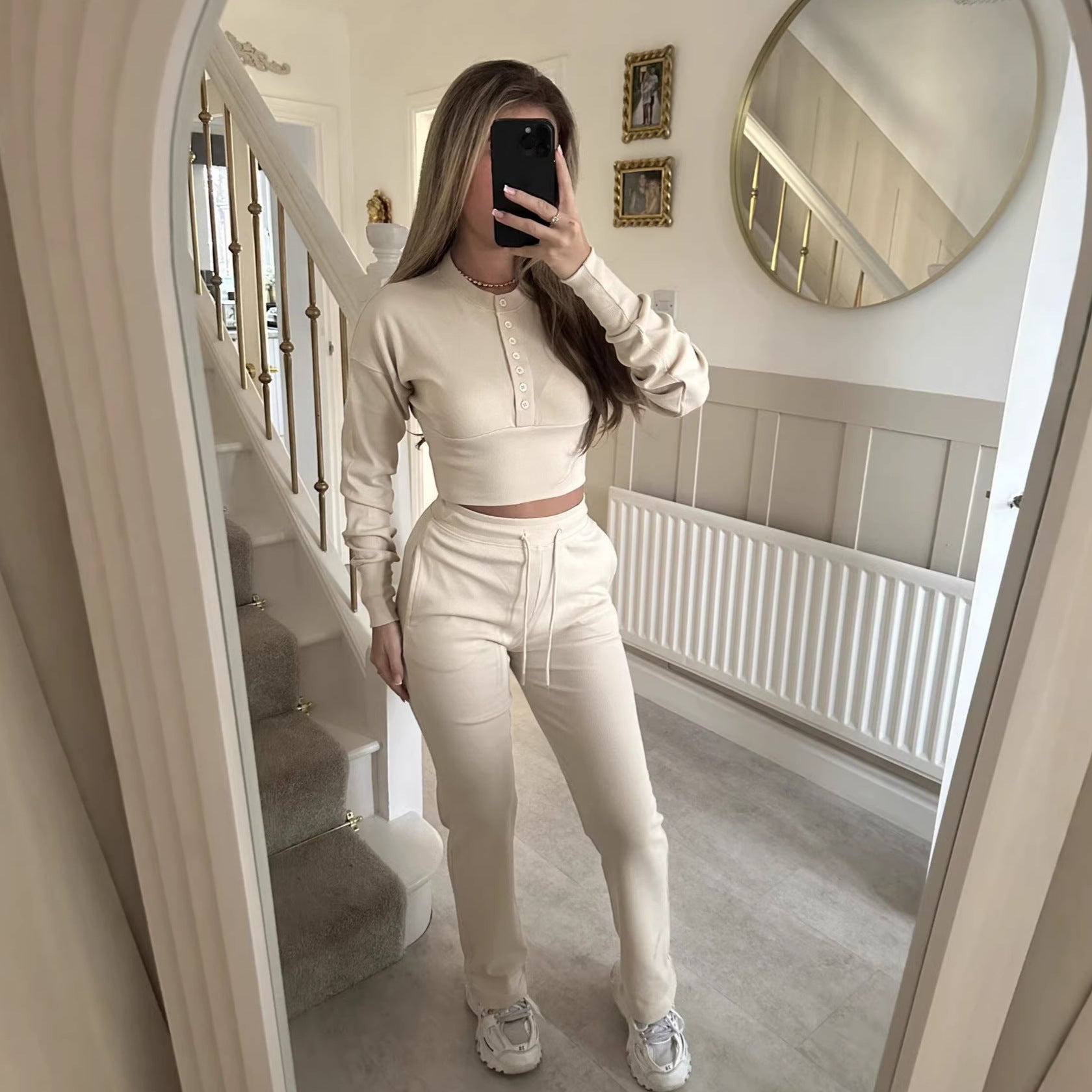 Damen Freizeit-Set Cropped Sweatshirt Jogginghose Beige - Eveloria