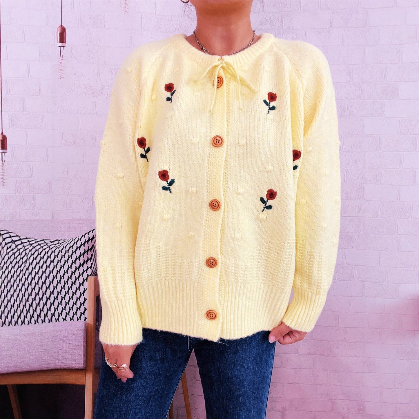 Damen Strickjacke Blumenstickerei Knopfverschluss