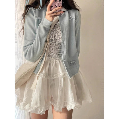 Damen Strickjacke Blumenapplikation Rüschensaum