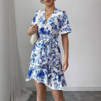 Damen Wickelkleid mit Rüschendetails und Taillengürtel Floral Eveloria - Eveloria