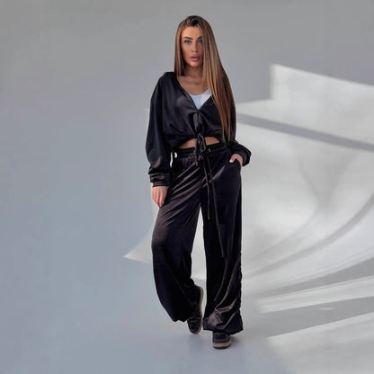 Damen Lounge-Set mit Crop-Hoodie und weiten Hosen Eveloria