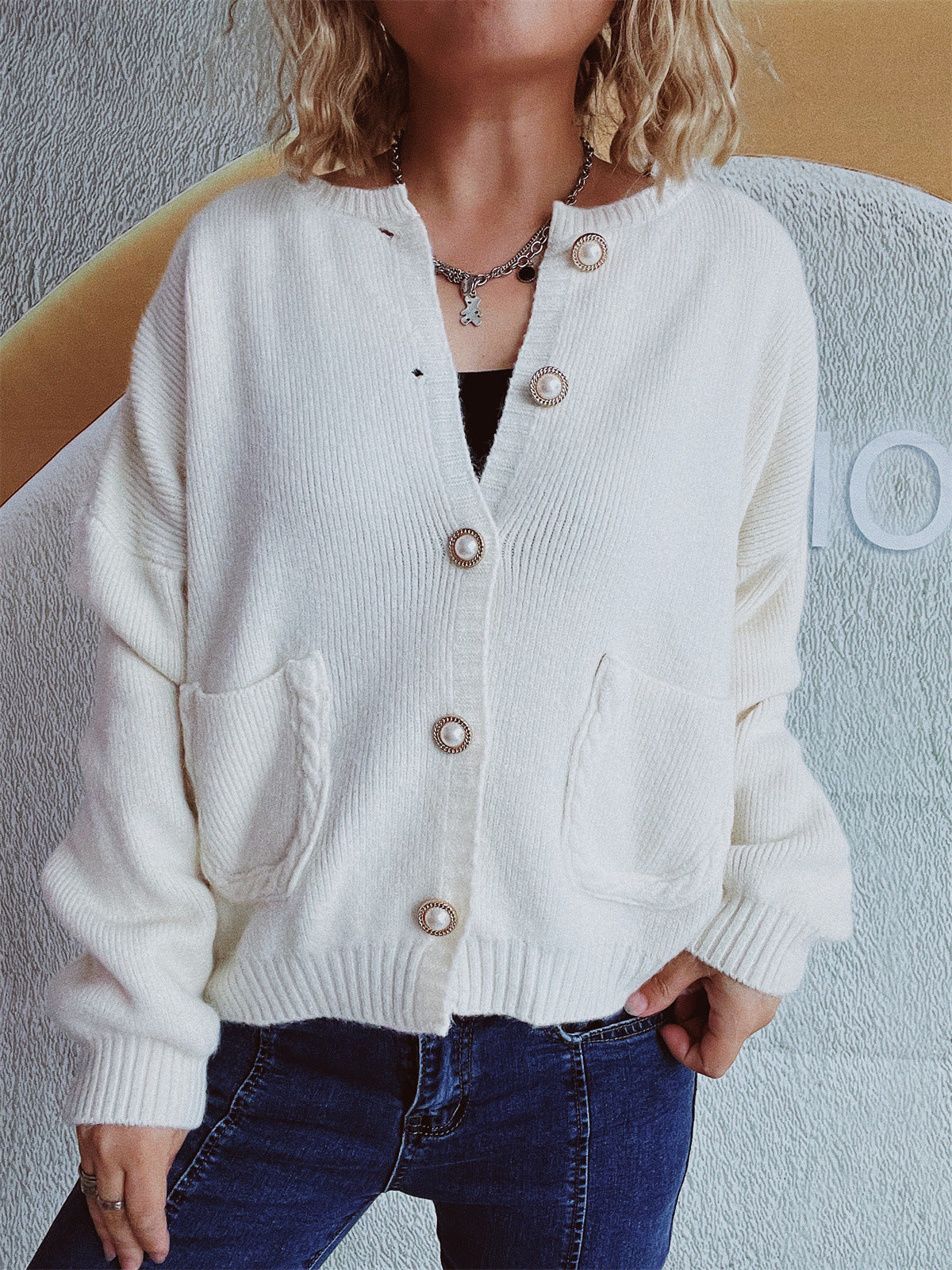 Damen Strickjacke mit Perlenknöpfen und Taschen Eveloria